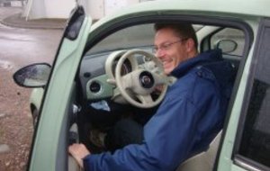 IL LES VEND COMME DES PETITS PAINS...