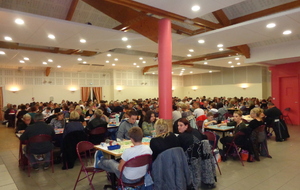 UNE SALLE TRES BIEN GARNIE...