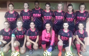 AVEC NOS ROSE ET NOIR...