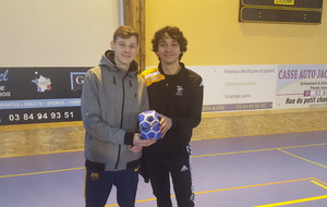 DEUX SELECTIONNES...