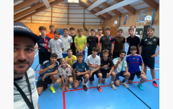 PREMIERS PAS EN FUTSAL...