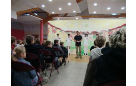 UN PETIT TOUR ET PUIS S'EN VA...