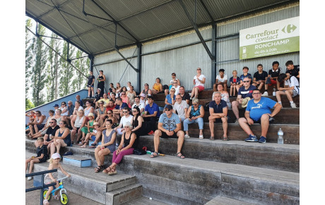 UNE CHAUDE ET BELLE JOURNEE DE FOOTBALL FEMININ...