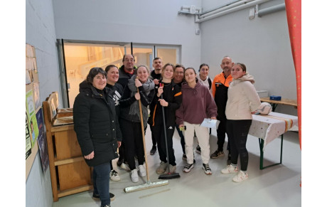 C'EST BIEN LA LEUR PLACE...