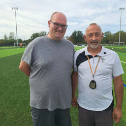 LARGE VICTOIRE DE NOS SENIORS G (B) FACE A LURE (C)......